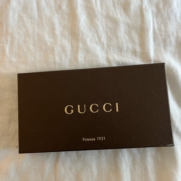 Gucci wallet never used before! Brand new. Purple - Picture 3 of 5
